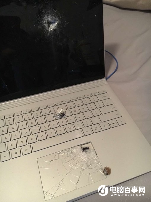 微軟 Surface Book 也能擋槍擊子彈，“救”了一條命