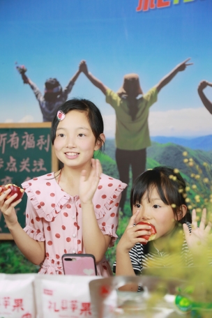 用孩子的視角看脫貧 UC深入五省記錄一線故事