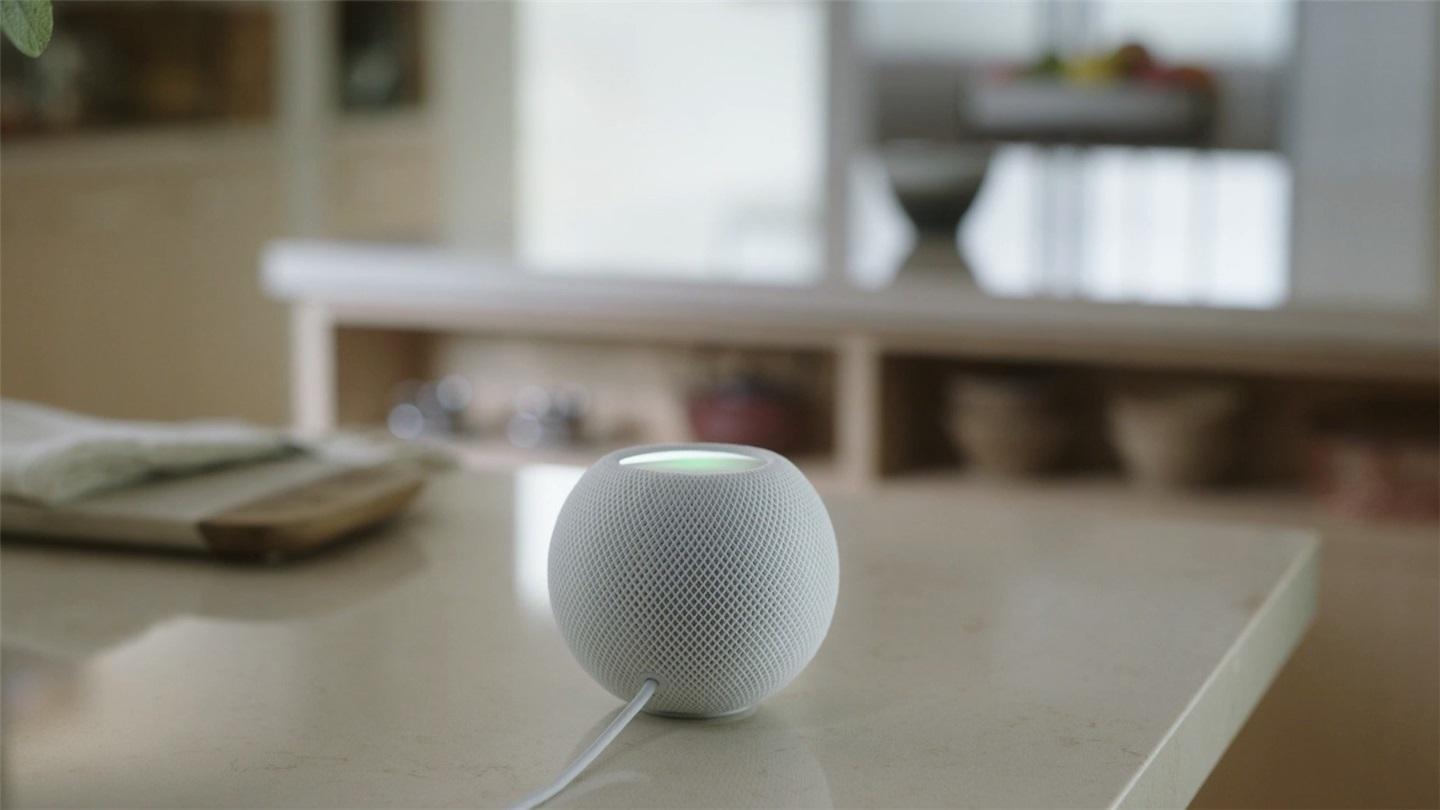 蘋果 HomePod mini? 電源線同樣不可拆卸:但或能用 USB-C 移動(dòng)電源供電