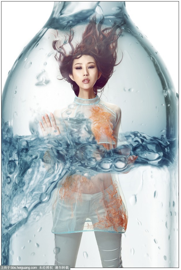 PS創(chuàng)意合成玻璃瓶中被水淹沒的美女