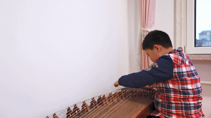 一位五歲孩子?jì)寢寣?duì)步步高家教機(jī)的真實(shí)感受:孩子更自律了