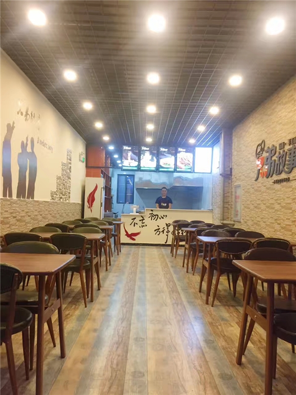 鄭州小吃店老板:4年創(chuàng)業(yè)路有豬八戒網(wǎng)陪伴