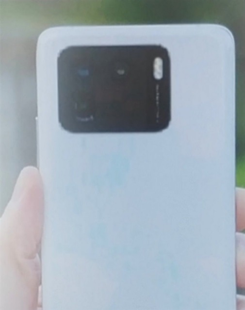 小米 11 Pro 真機(jī)圖首曝:橫向矩陣式后置相機(jī)模組