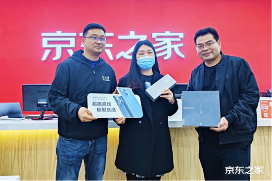 OPPO Find X3新品亮相京東之家，OPPO中華區(qū)總裁現(xiàn)身體驗新場景