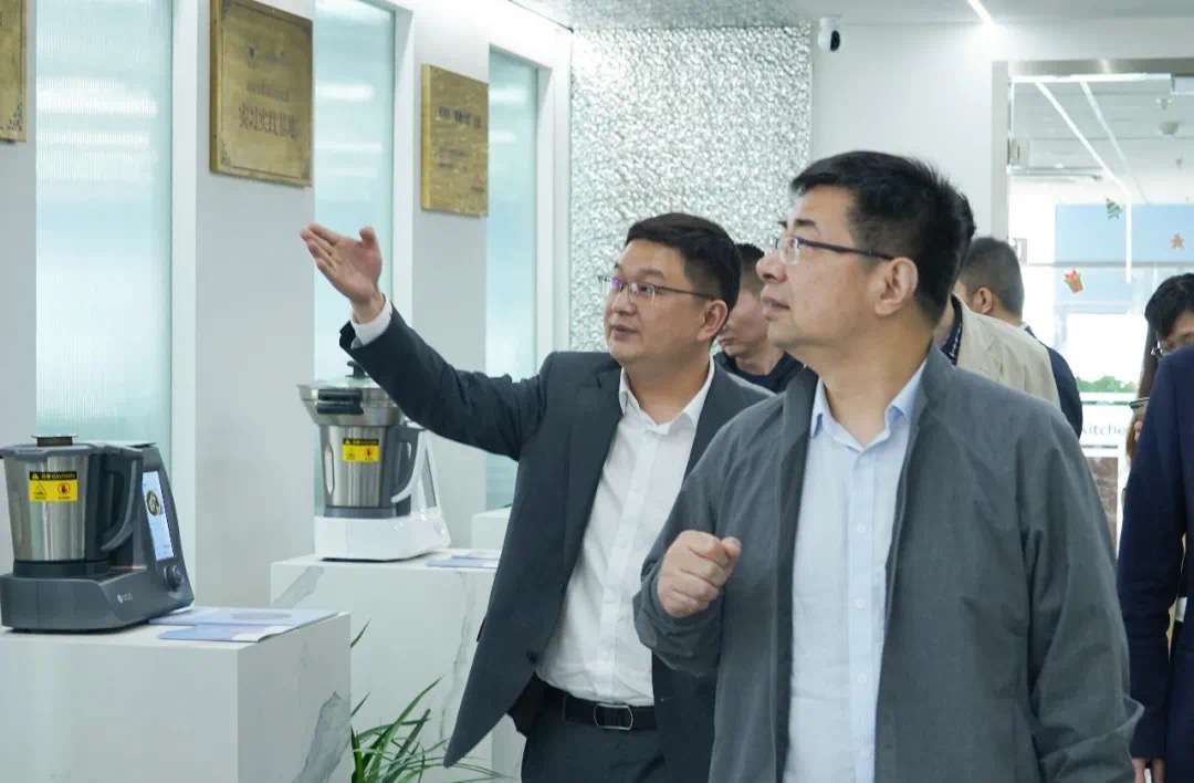 布局?jǐn)?shù)字化廚電方向 | 浙江省商務(wù)廳副廳長(zhǎng)張曙明帶隊(duì)蒞臨田螺云廚考察指導(dǎo)