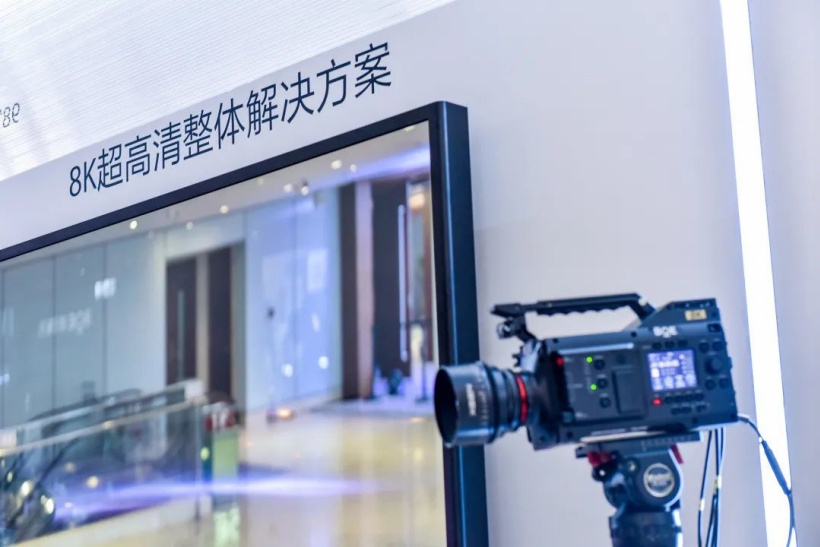 京東方展示 110 英寸 8K 超高清顯示產(chǎn)品：超寬視角，搭載獨有 ADS Pro 技術(shù)