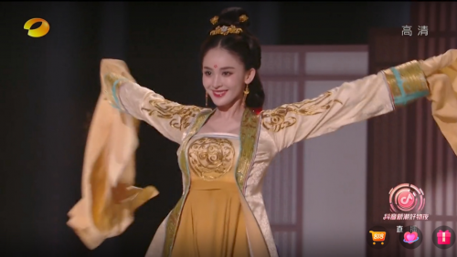 “抖音新潮好物夜”古力娜扎蜀錦裙國風舞絕了！背后非遺技藝曝光