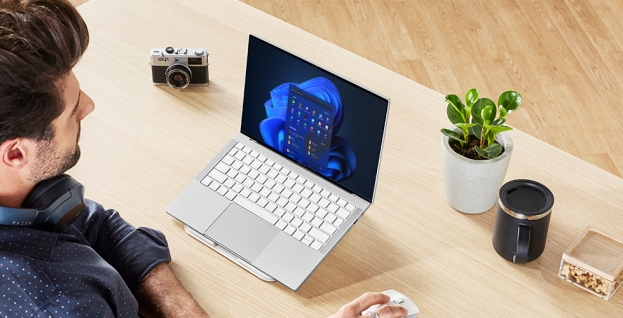 Razer推出搭載Windows11的Razer Book和雷蛇靈刃，現(xiàn)有機型也可免費升級系統(tǒng)