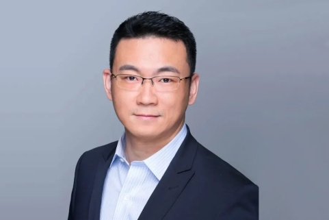 凌銳藍(lán)信的飛馳人生