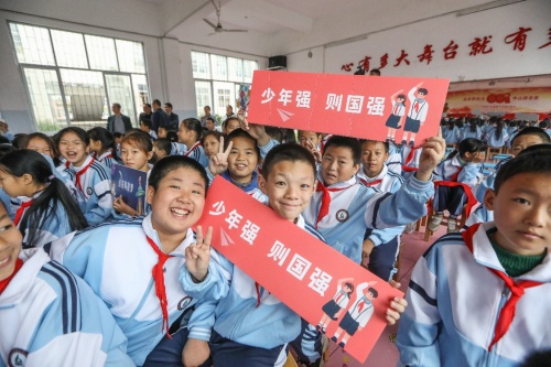 科技對(duì)話少年說(shuō) 用芯點(diǎn)亮科技?jí)? /></center> </p>
<p>　　聶玲子：他們可能不會(huì)記得哪個(gè)公司、也不會(huì)記得哪個(gè)老師，但是有這么一件事，可能讓他們真的就萌發(fā)了某些興趣，我希望這種活動(dòng)可以一直辦下去。</p>
<p><strong>特別提醒：</strong>本網(wǎng)信息來(lái)自于互聯(lián)網(wǎng)，目的在于傳遞更多信息，并不代表本網(wǎng)贊同其觀點(diǎn)。其原創(chuàng)性以及文中陳述文字和內(nèi)容未經(jīng)本站證實(shí)，對(duì)本文以及其中全部或者部分內(nèi)容、文字的真實(shí)性、完整性、及時(shí)性本站不作任何保證或承諾，并請(qǐng)自行核實(shí)相關(guān)內(nèi)容。本站不承擔(dān)此類作品侵權(quán)行為的直接責(zé)任及連帶責(zé)任。如若本網(wǎng)有任何內(nèi)容侵犯您的權(quán)益，請(qǐng)及時(shí)聯(lián)系我們，本站將會(huì)在24小時(shí)內(nèi)處理完畢。</p>
</p></div>
<div></div>
<p> </p>
		</article>
								            <div   id=