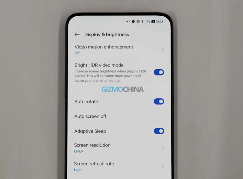 realme GT 2 Pro 實拍照曝光：采用屏下前置攝像頭，2K 屏