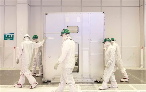 Intel EUV極紫外光刻設(shè)備進(jìn)廠:沖刺“4nm”工藝