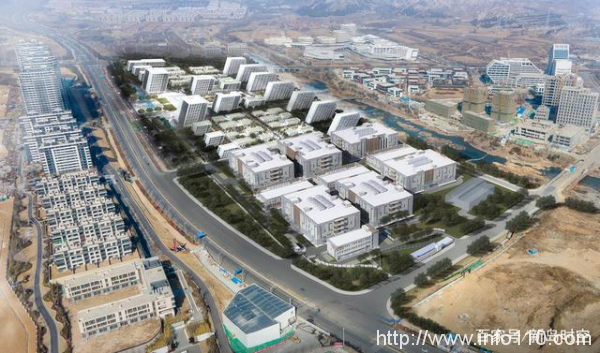 81天 青島聯(lián)通數(shù)據(jù)中心項目主樓封頂