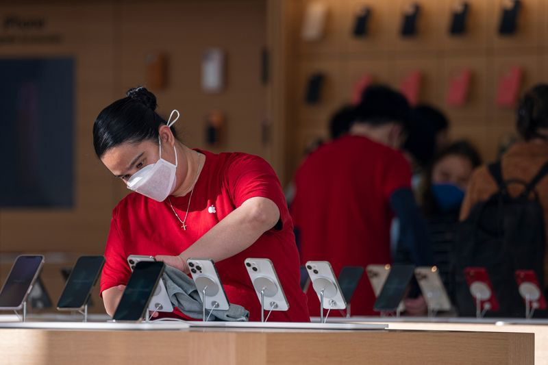 蘋果開始全面取消強(qiáng)制口罩令，恢復(fù)零售店課程