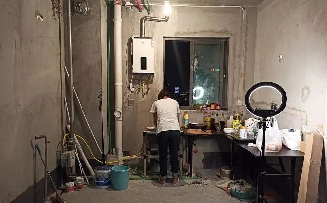 捐助毛坯房女孩這家企業(yè)真的是騙子嗎？