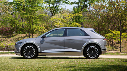 Rivian CEO 稱電動(dòng)汽車電池將嚴(yán)重短缺，比芯片短缺更嚴(yán)重