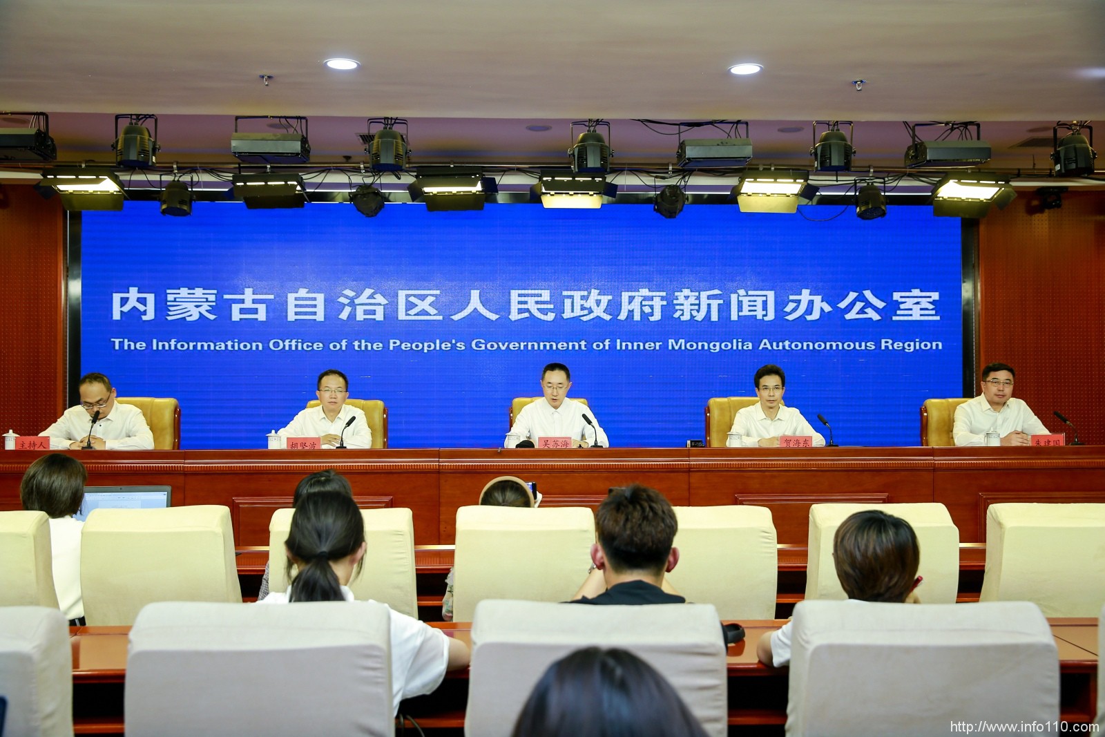 2024中國(guó)綠色算力（人工智能）大會(huì) 新聞發(fā)布會(huì)在呼和浩特召開(kāi)